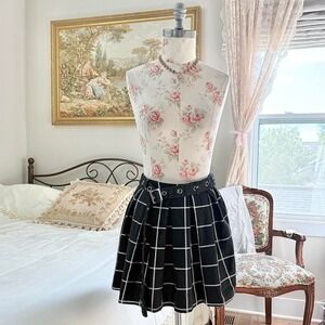 black plaid mini skirt ‎ Y2K black plaid mini skirt Hot Topic size xs